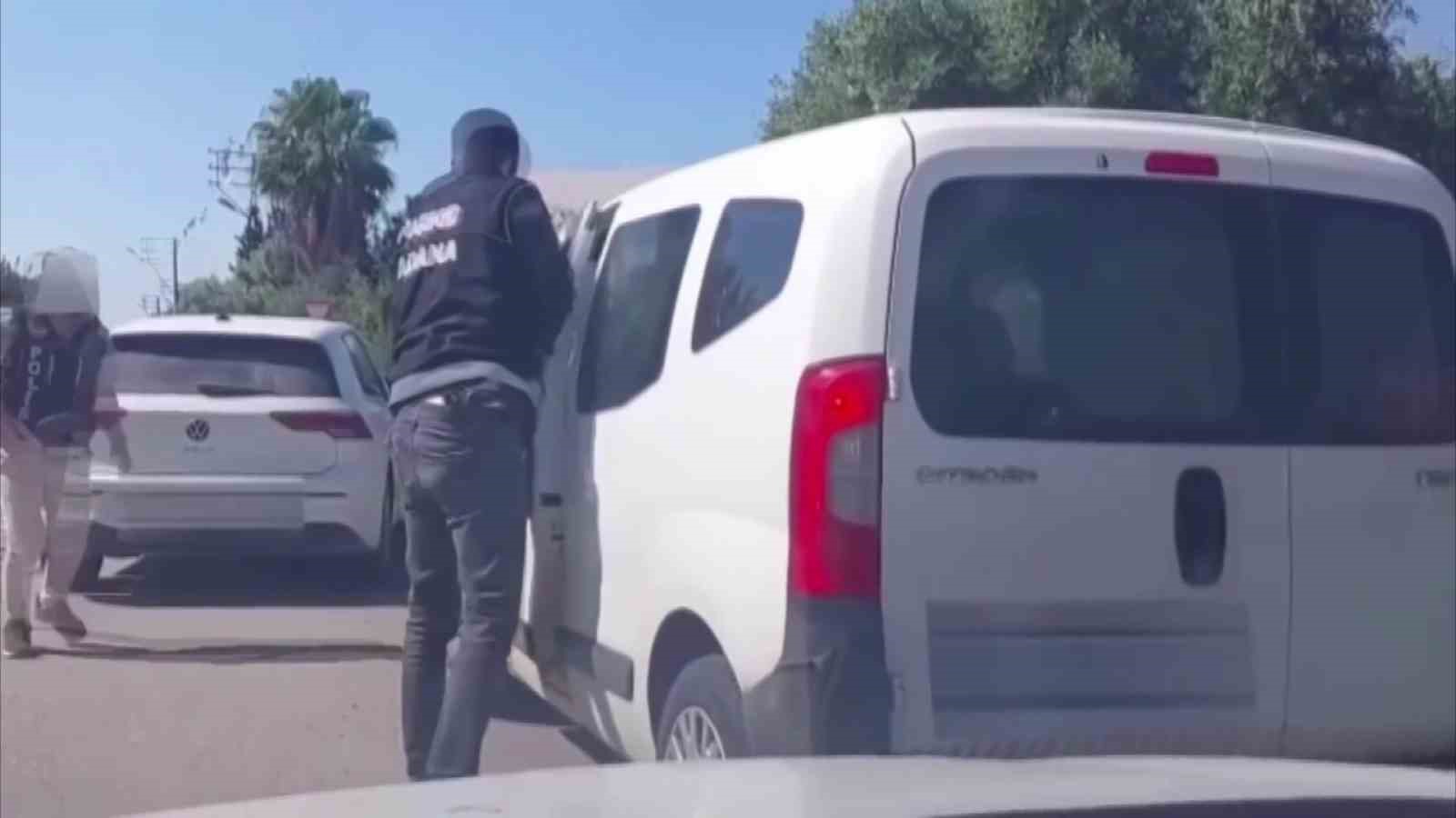 Adana'da Torbacılara Darbe: 9 Kilo Skunk Ele Geçirildi