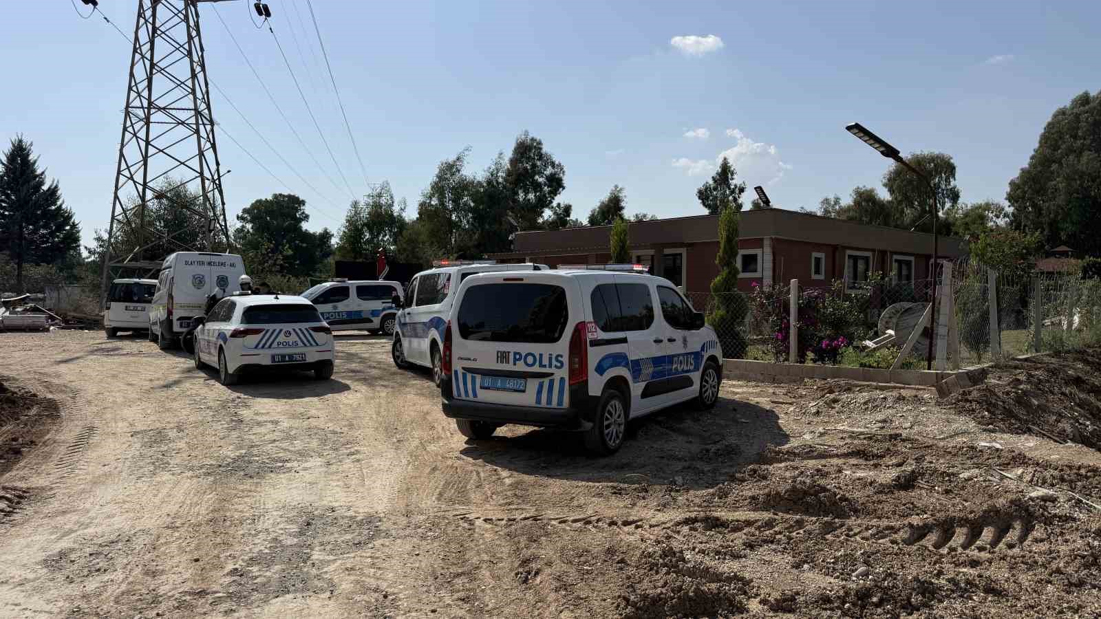 Adana'da İnşaat Ofisine Silahlı Saldırı: 11 Kurşun Duvarları Delip Geçti