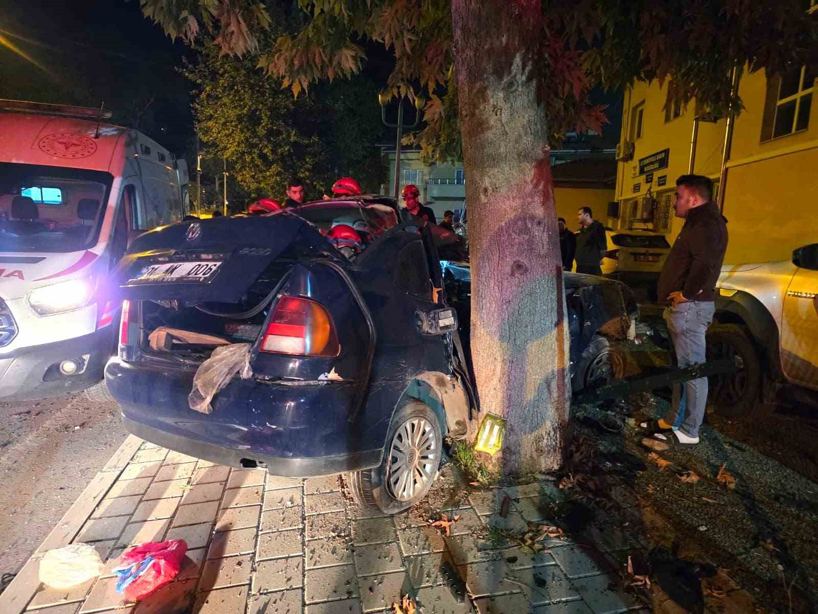Adana'da feci kaza: Bir çocuk hayatını kaybetti, sürücü ağır yaralandı