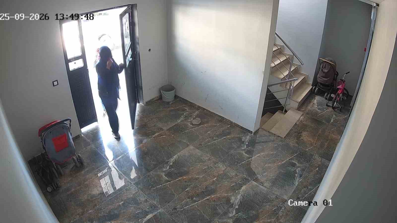 Kadın Hırsız Yakalandı: Suçlamaları Reddetti Ama Geçmişi Peşini Bırakmıyor
