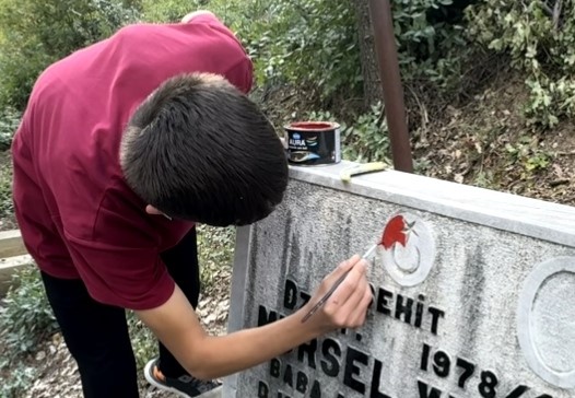 Feke'de Öğrencilerden Şehit Kabirlerine Anlamlı Vefa