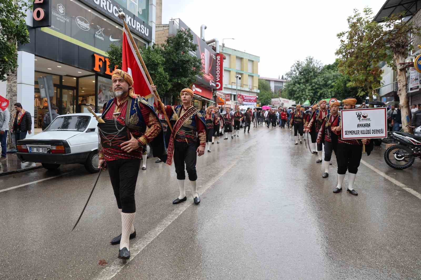 Kozan'da 10. İsmet Atlı Karakucak Güreşleri Yağmurun Altında Coşkuyla Başladı