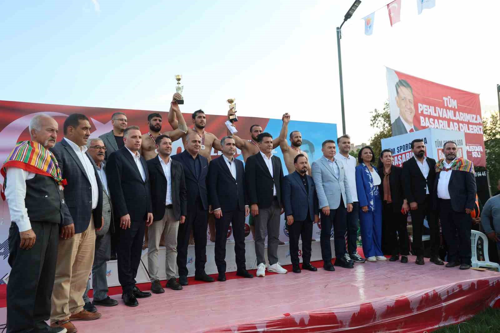 Kozan'da Efe Anıl Al, Başpehlivanlık Unvanını Kazandı