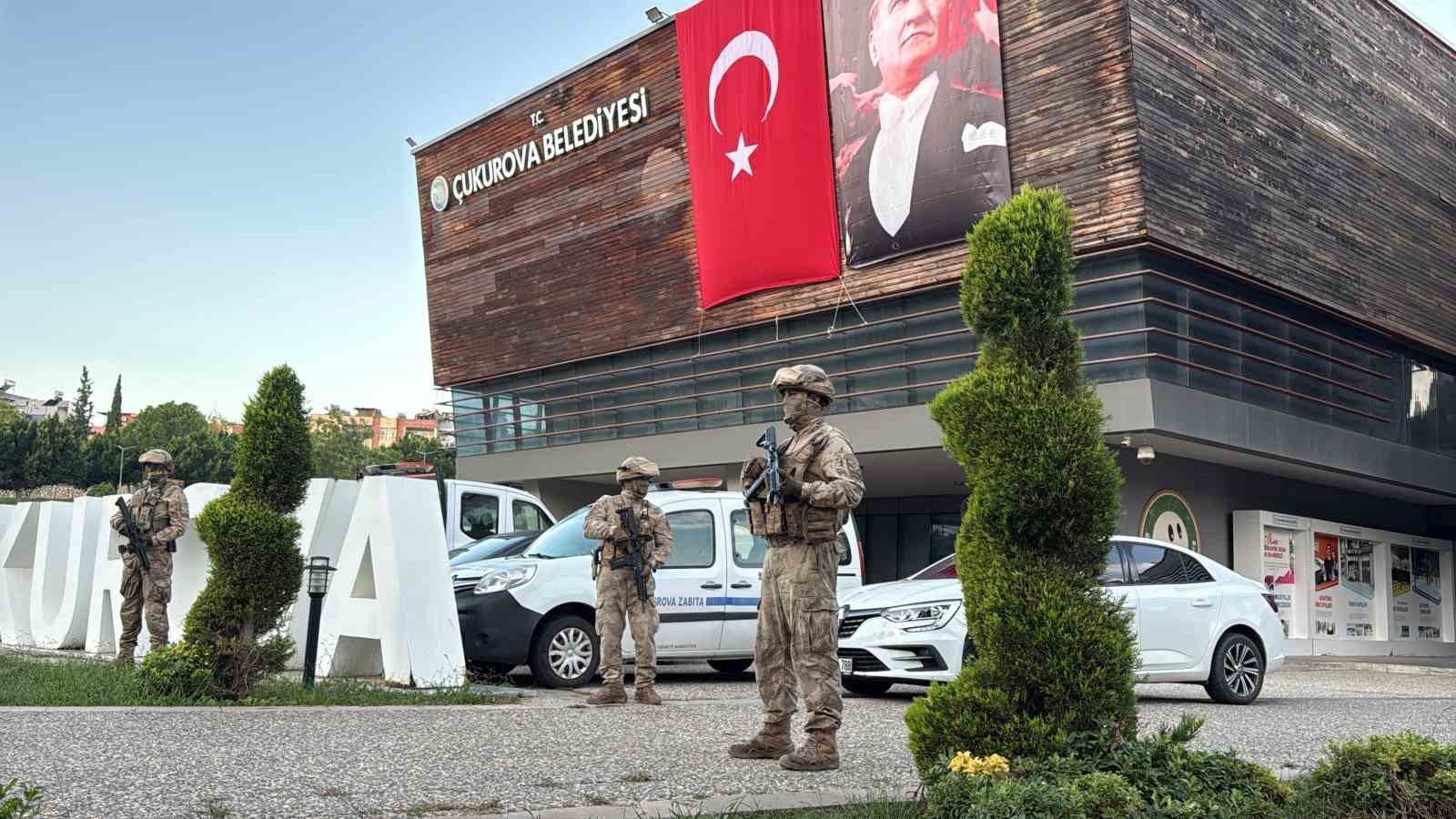Çukurova Belediyesi'nde Jandarma Operasyonu Başladı