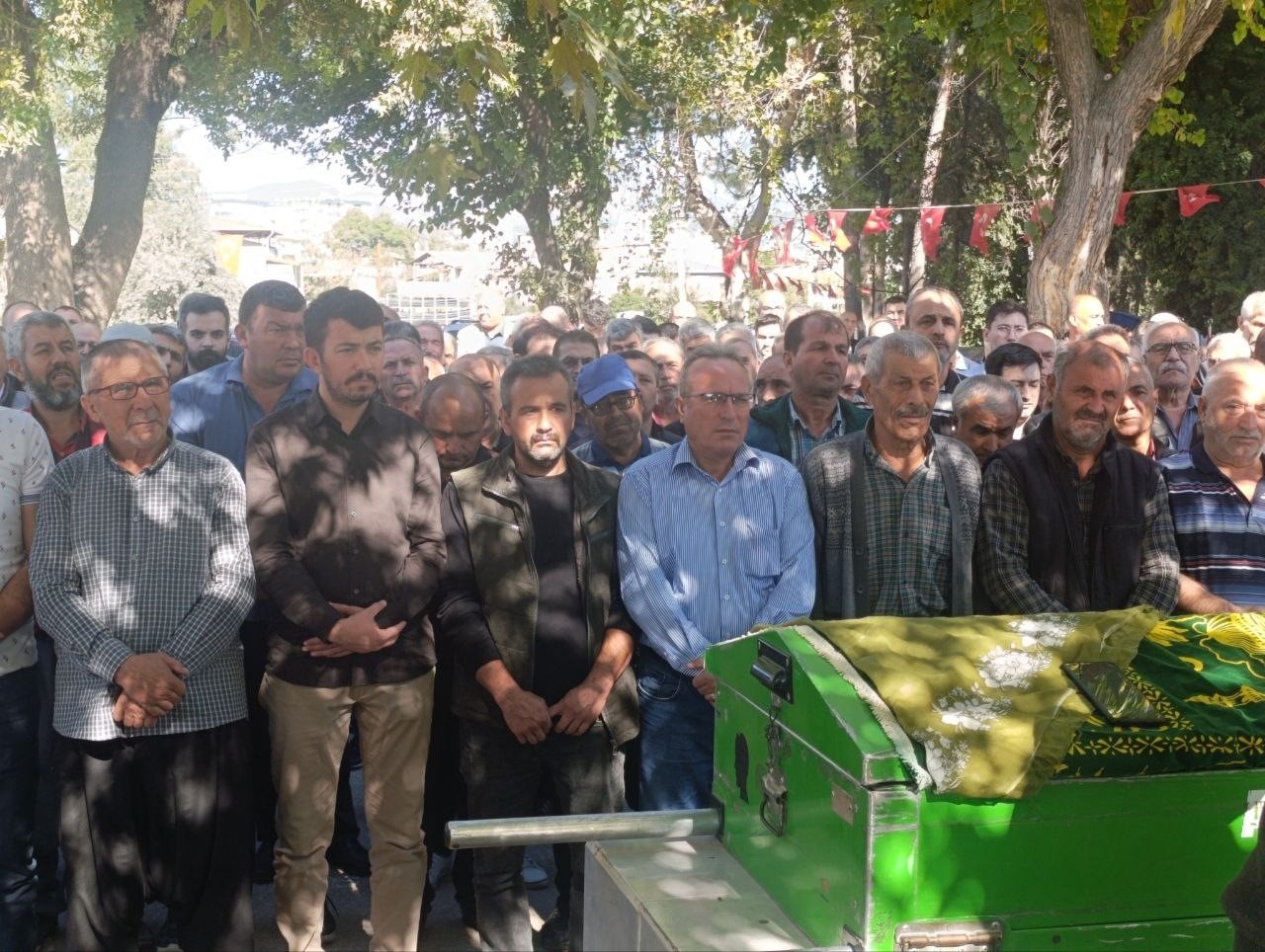 Piknikte trajik son: 22 yaşındaki genç kız toprağa verildi