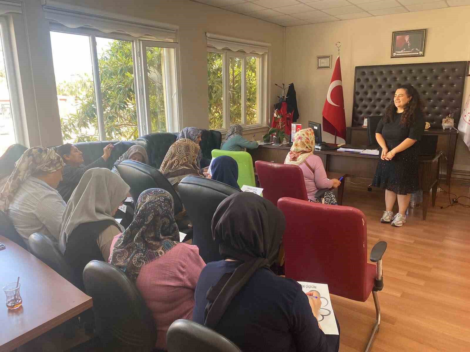 Ceyhan'da Ailelere İletişim Eğitimi Gerçekleştirildi