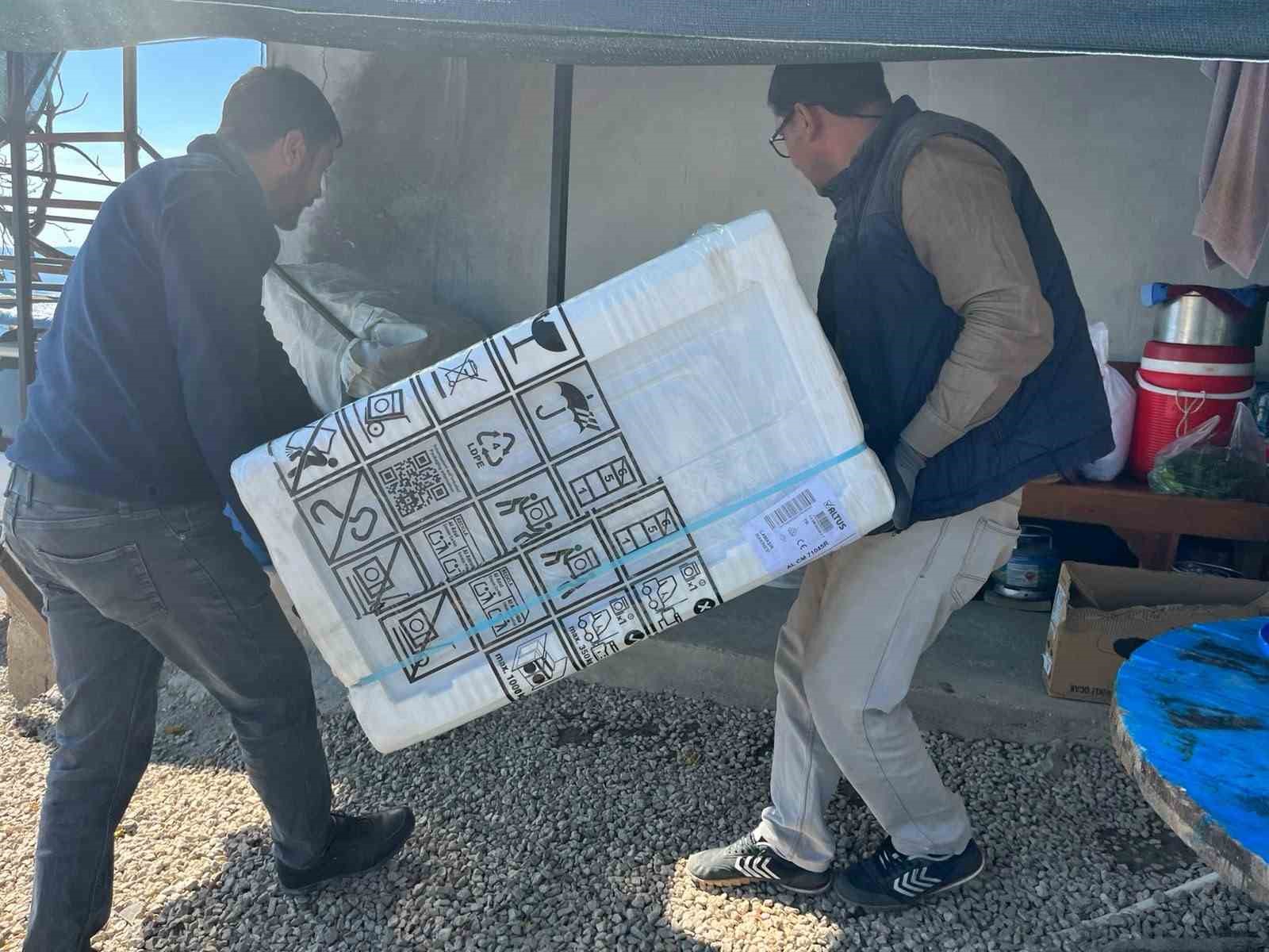Kozan'da Yangın Mağdurlarına Devam Eden Belediye Desteği