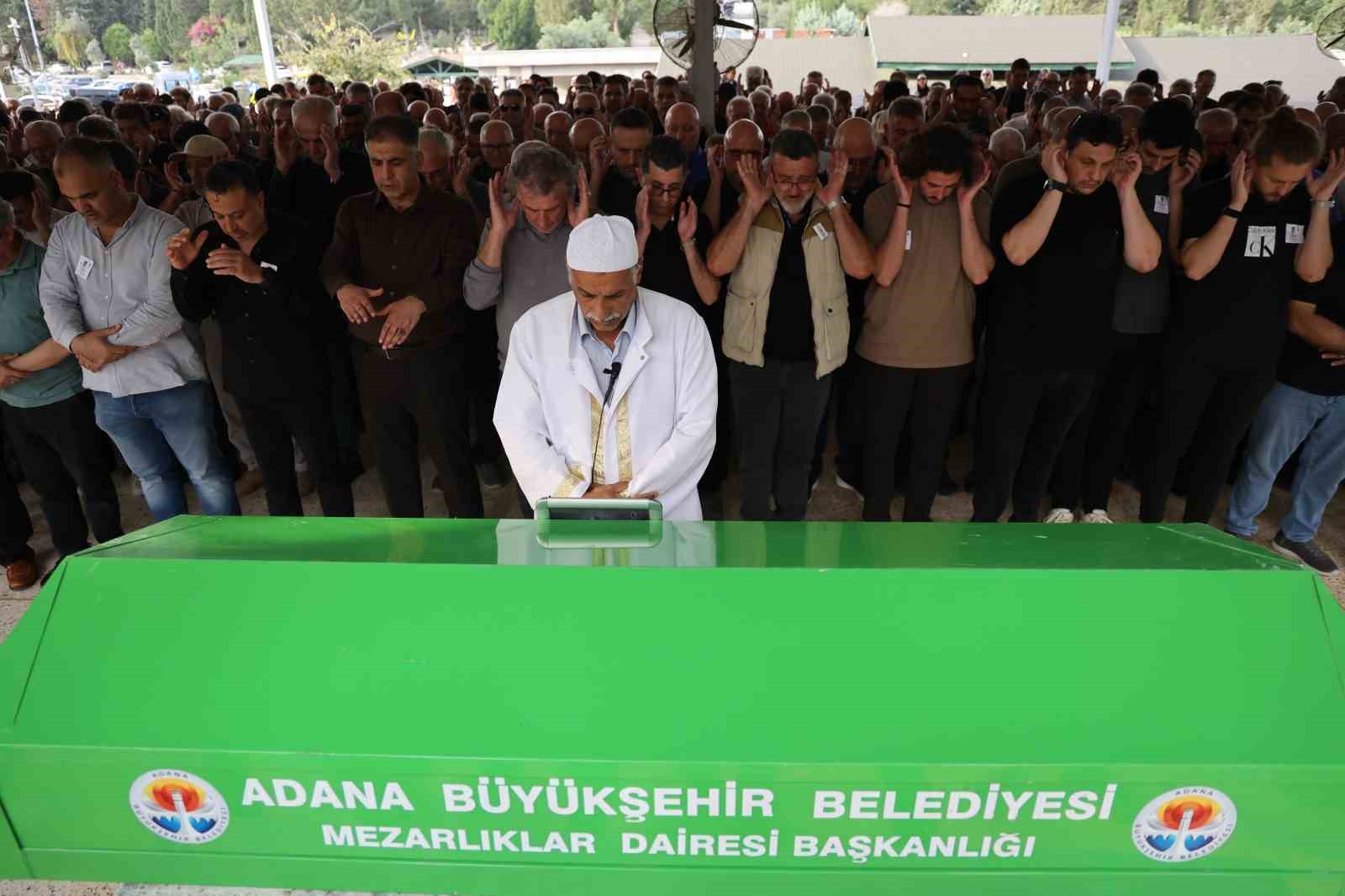 Son veda: Tekne kazasında hayatını kaybeden doktor Adana'da defnedildi