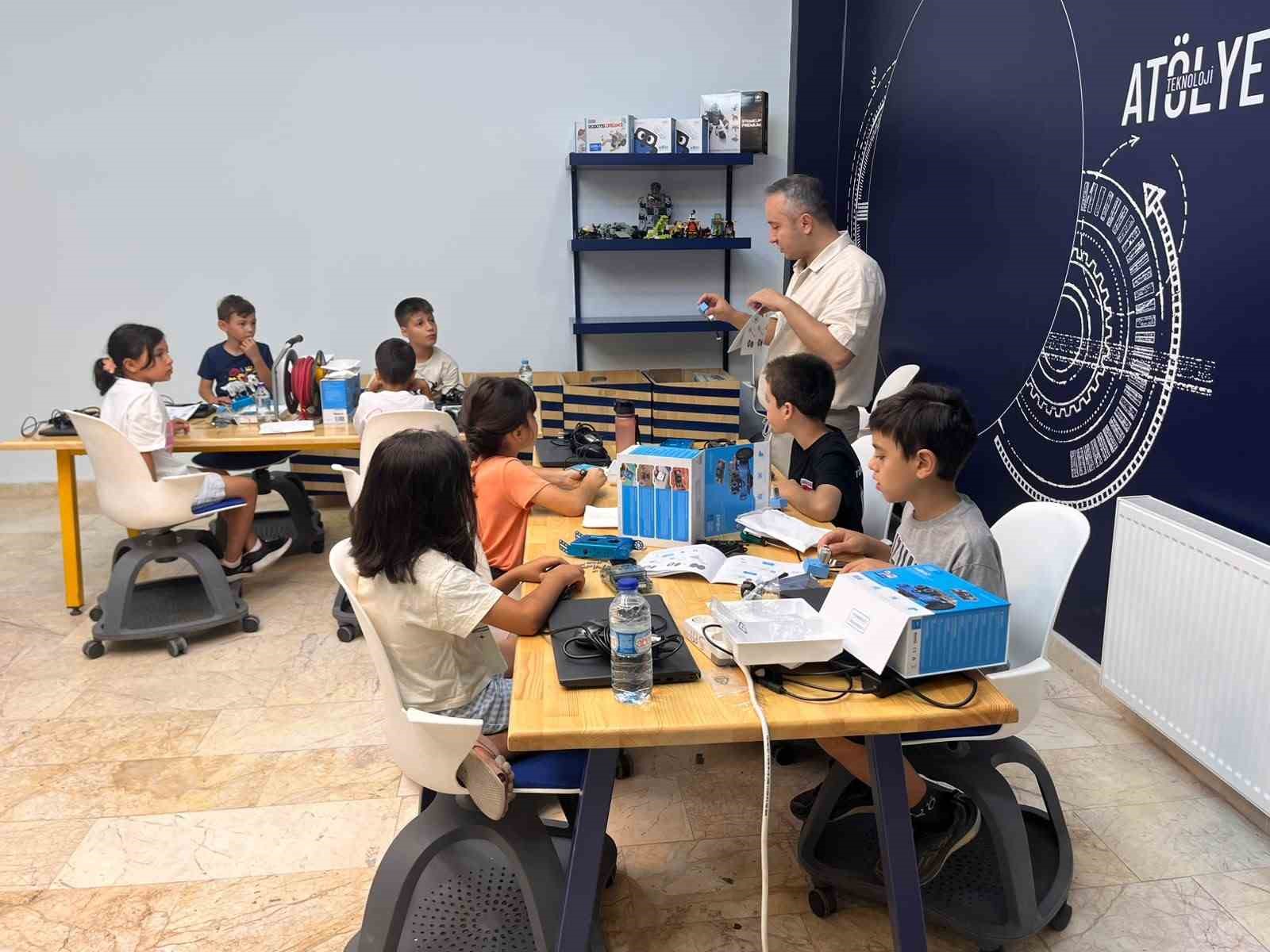 Sincan'da Genç Mucitler Robotlarını Tasarlıyor