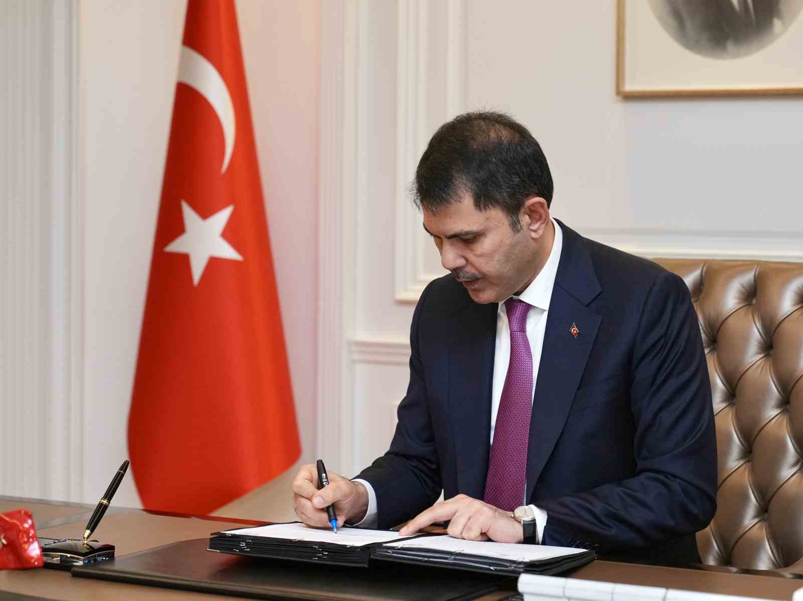Tuz Gölü'nde 12 bin 800 yavru flamingo hayata tutundu