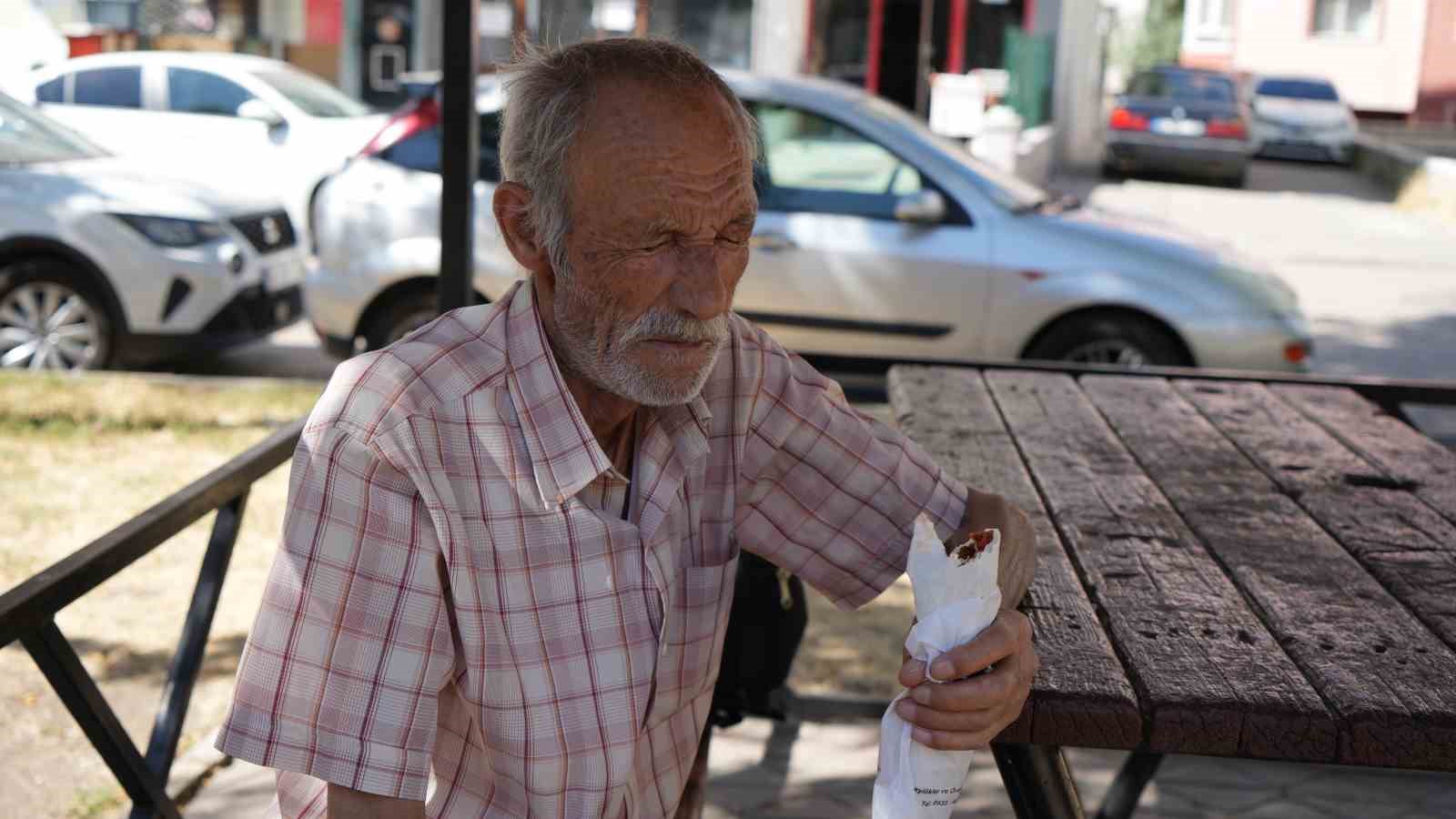 34 Yıldır Su İçemeyen Adamın Zorlu Mücadelesi: Artık Yemek de Yiyemiyor