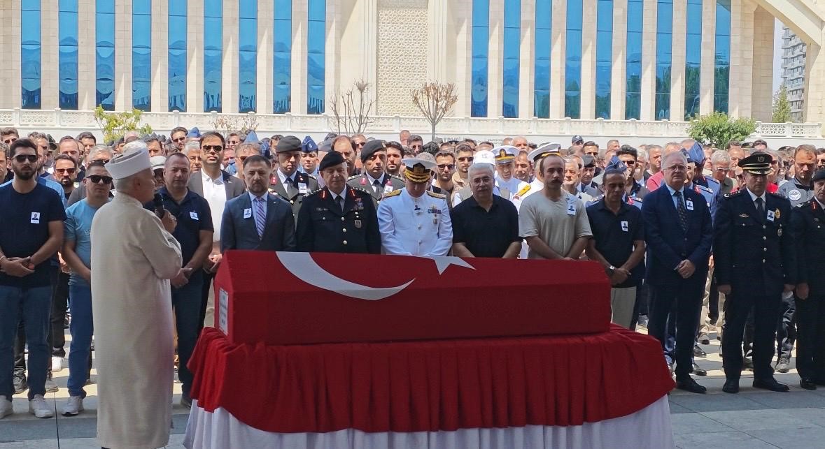 Ankara’da Eğitim Helikopteri Kazasında Hayatını Kaybeden Pilot Son Yolculuğuna Uğurlandı