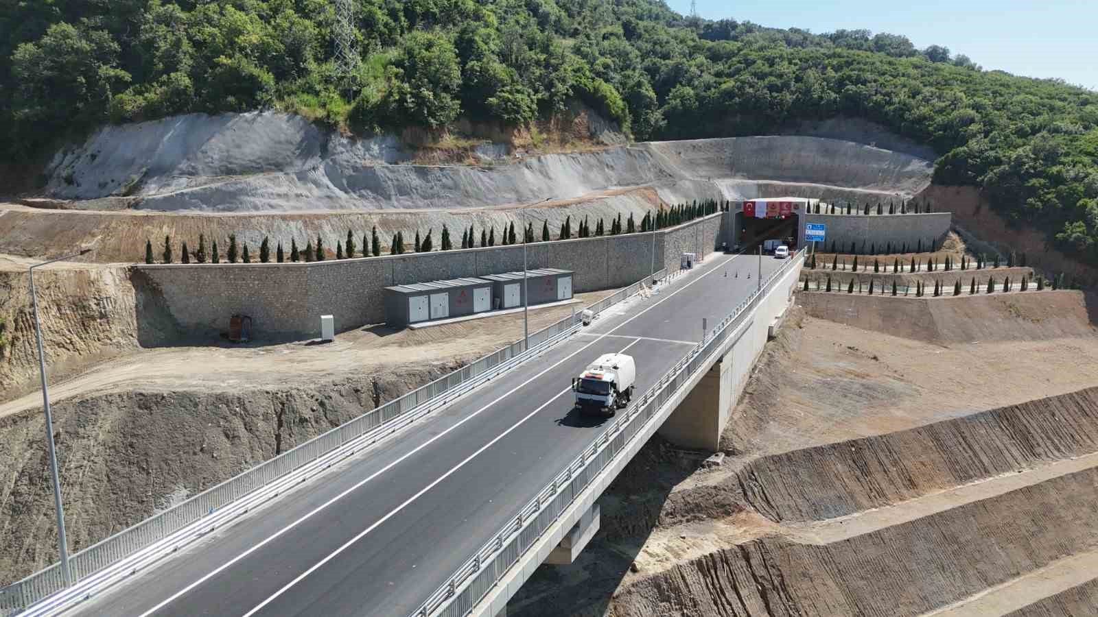 Yalova-Armutlu Yolu Açılıyor: Seyahat Süresi 30 Dakikaya İniyor