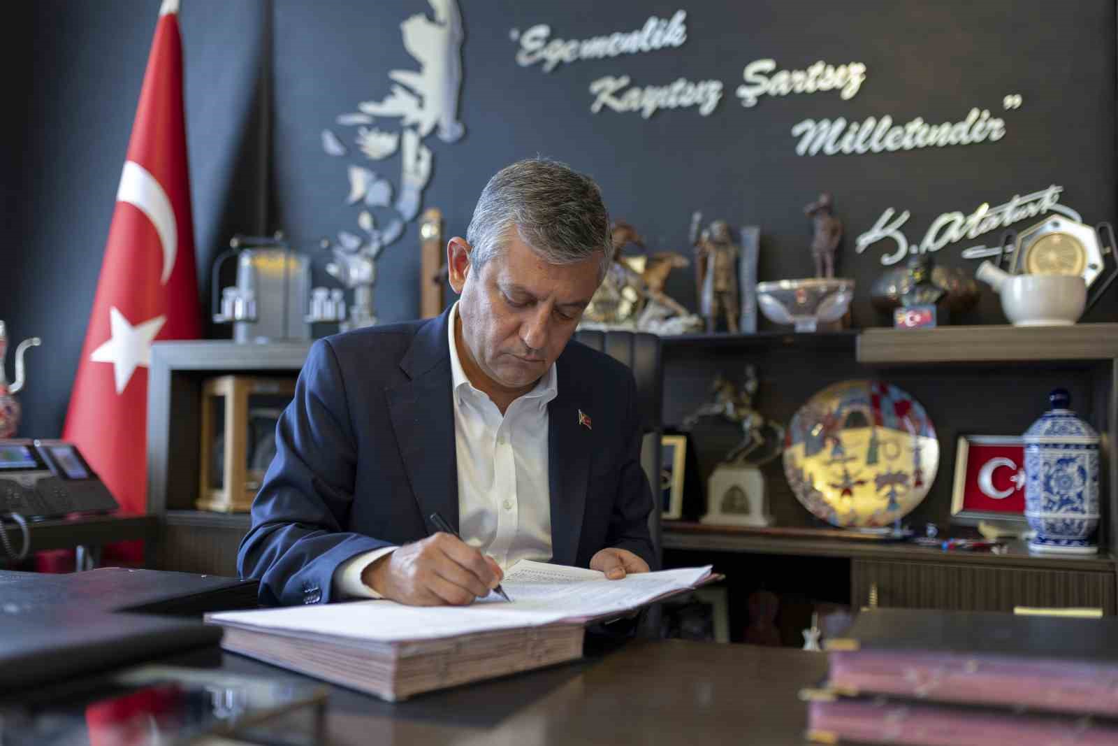 Özgür Özel ve 90 Milletvekili CHP'den Ayrıldı, Yeni Parti Yolda!