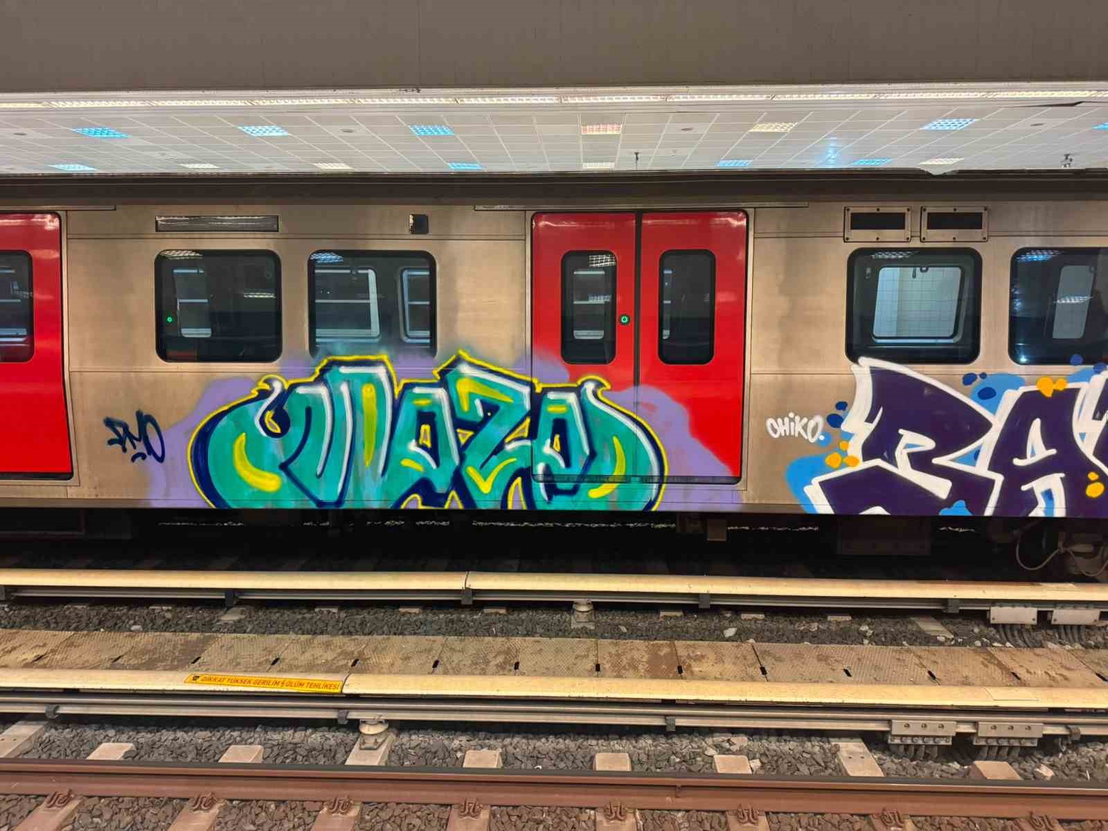 Gece Yarısı Grafiti: Ankara Metro'sunda İlginç Anlar Kameralara Yansıdı