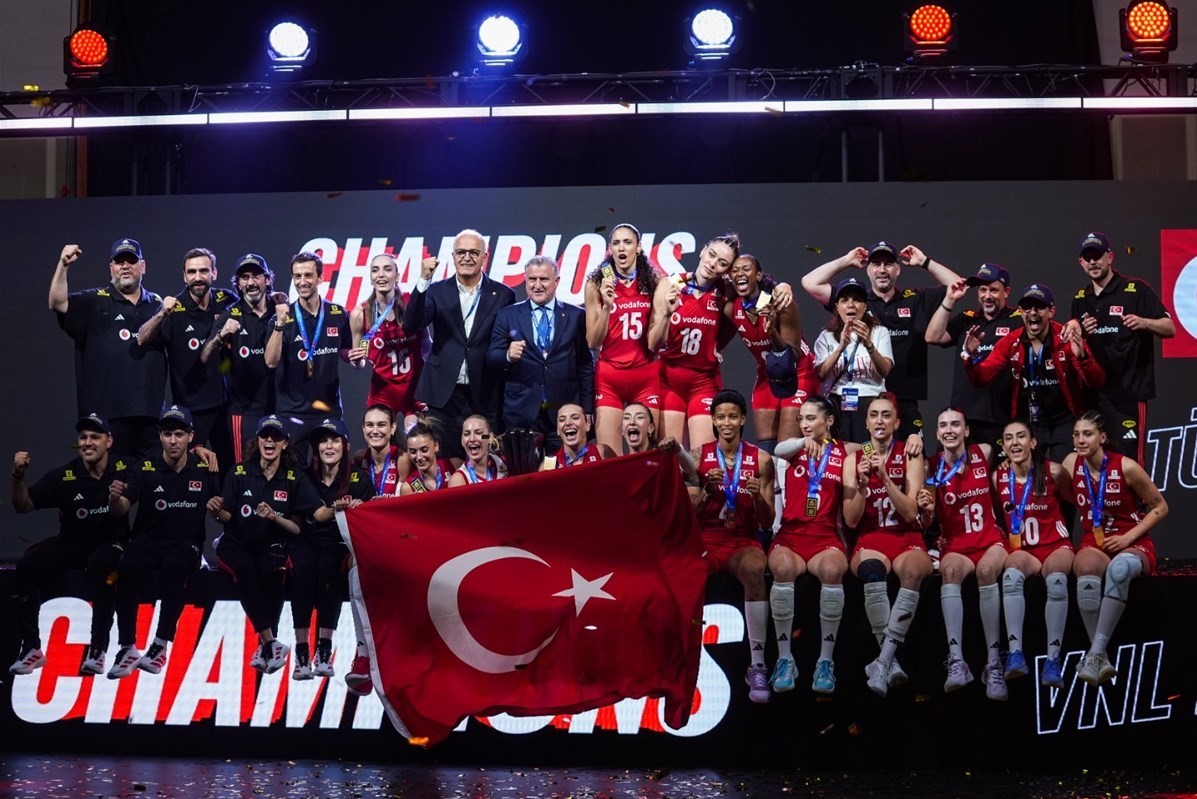 Filenin Sultanları'na Bakan Bak'tan Coşkulu Tebrik
