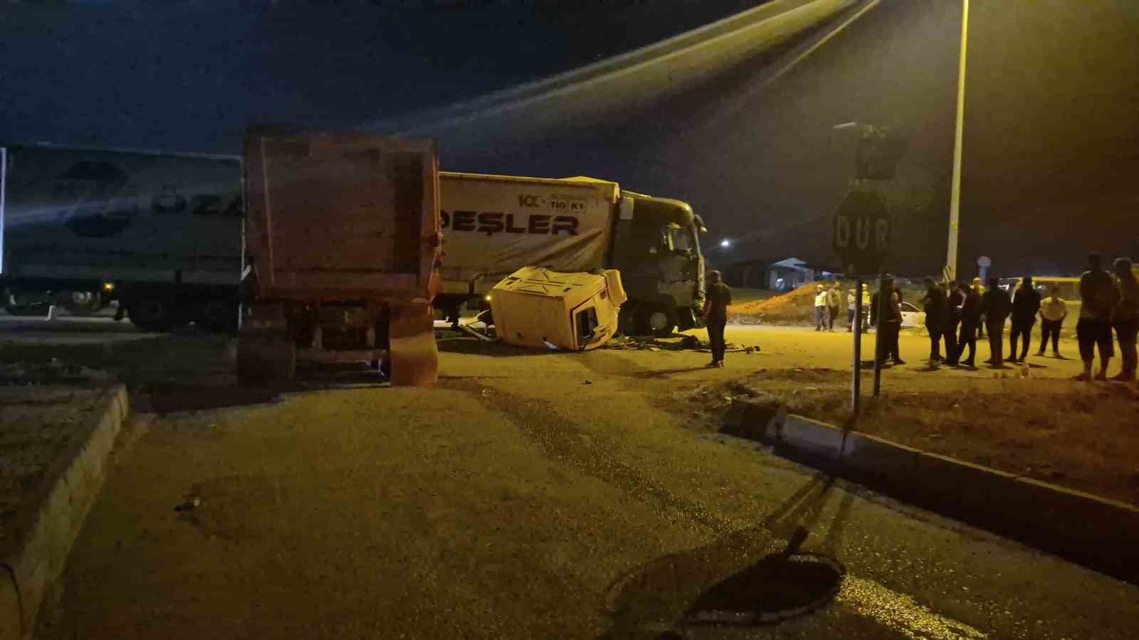Ankara'da Hafriyat Kamyonu Tıra Çarptı: Bir Kişi Yaralandı