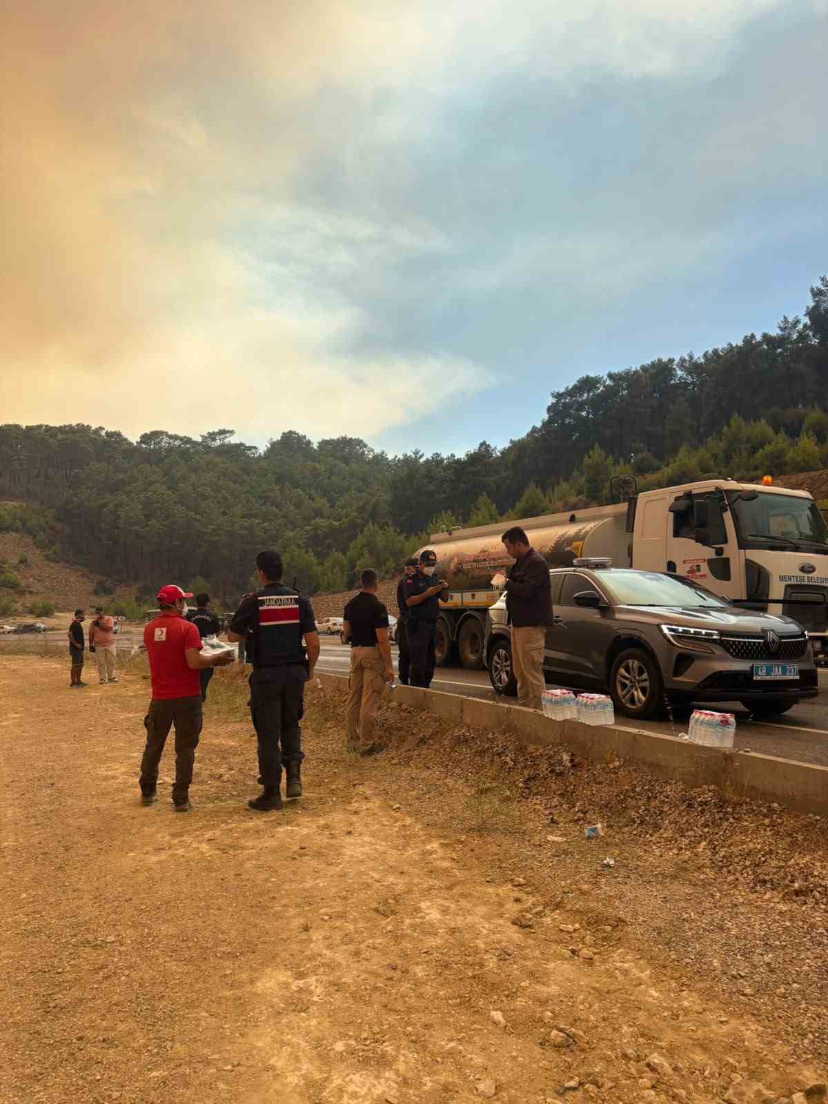 Kızılay, Yangın Bölgelerinde Beslenme Desteği Sağlıyor