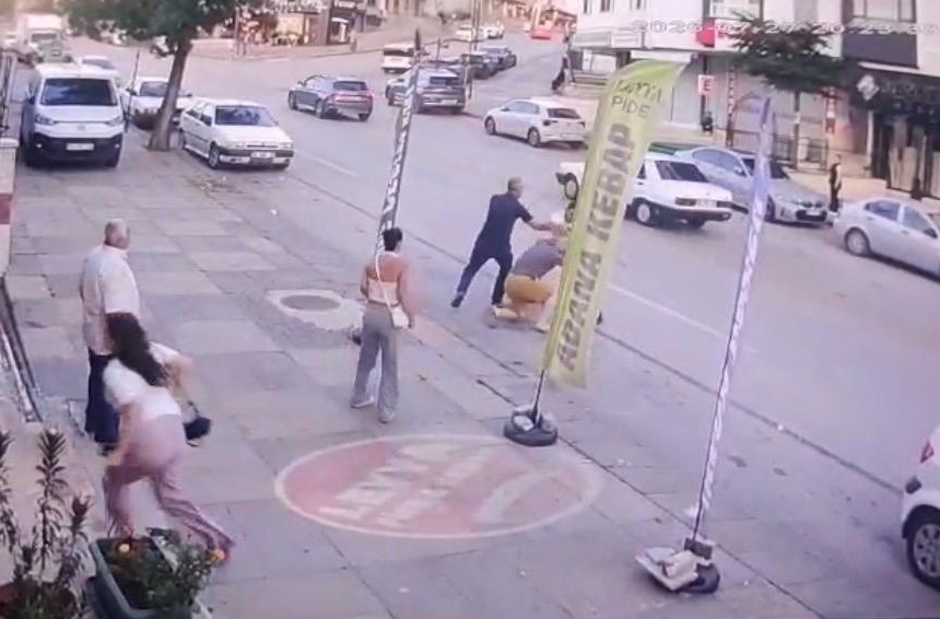 Ankara'da Kız Çocuklarını Kurtaran Yaşlı Adam Saldırıya Uğradı