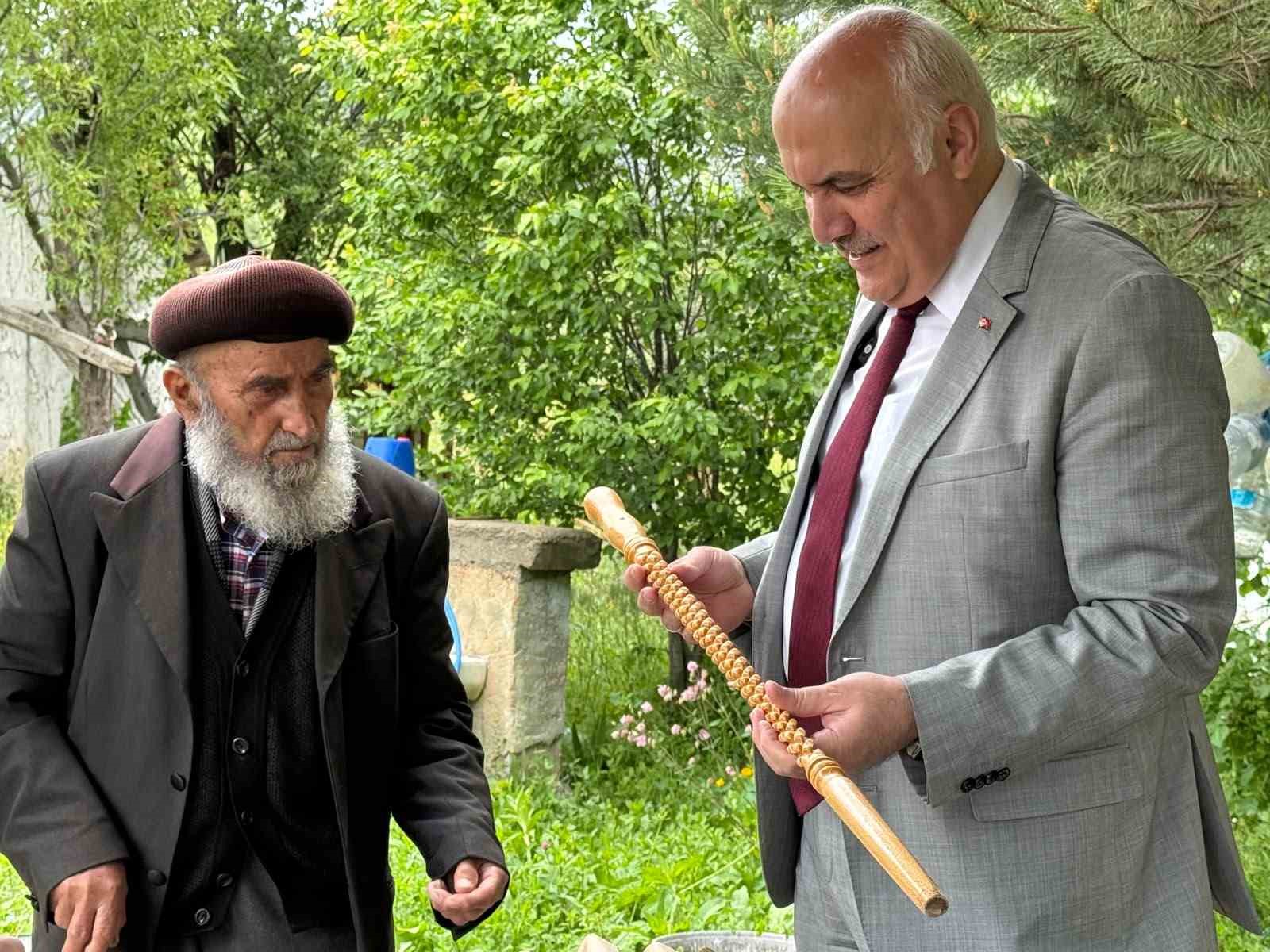 93 Yaşındaki Usta Baston Yapımına Devam Ediyor