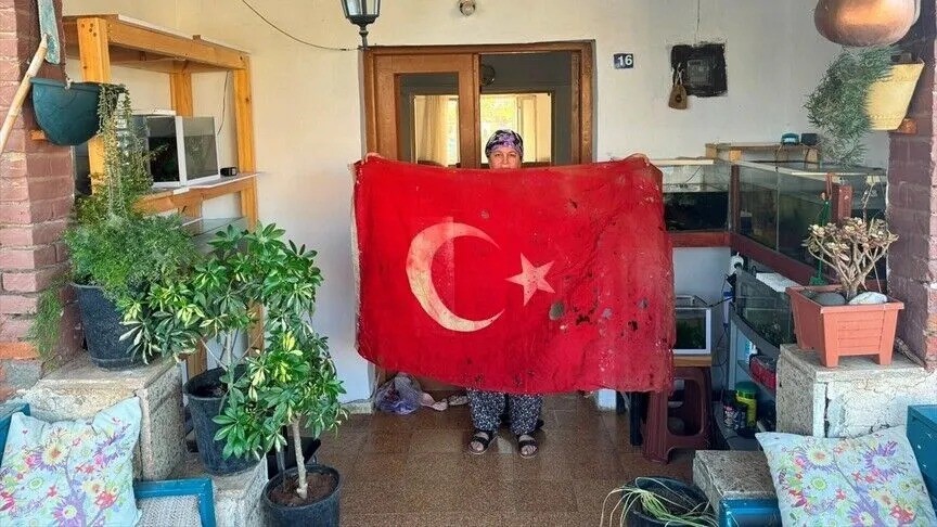 36 Yılın Vefası: Türk Bayrağı Uzman Ellere Emanet Edildi