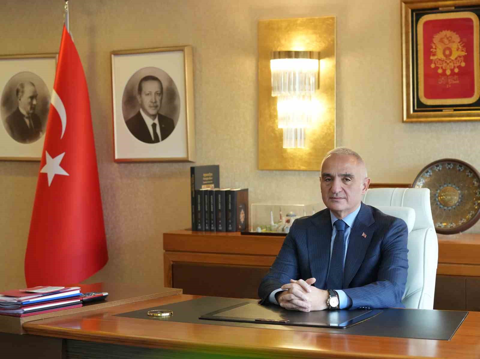 Sardes Antik Kenti'nde 2.500 Yıllık Heykel Ortaya Çıktı