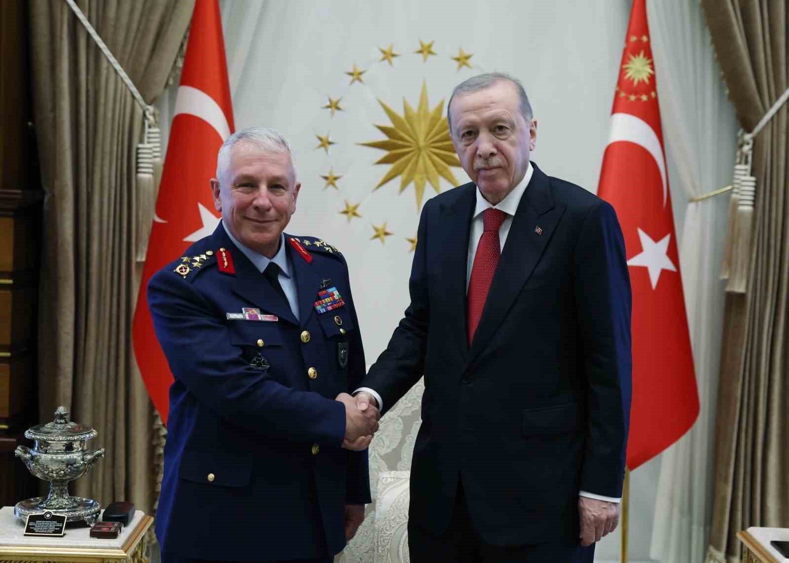Cumhurbaşkanı Erdoğan, Emekliye Ayrılan Hava Kuvvetleri Komutanı Kadıoğlu'nu Ağırladı