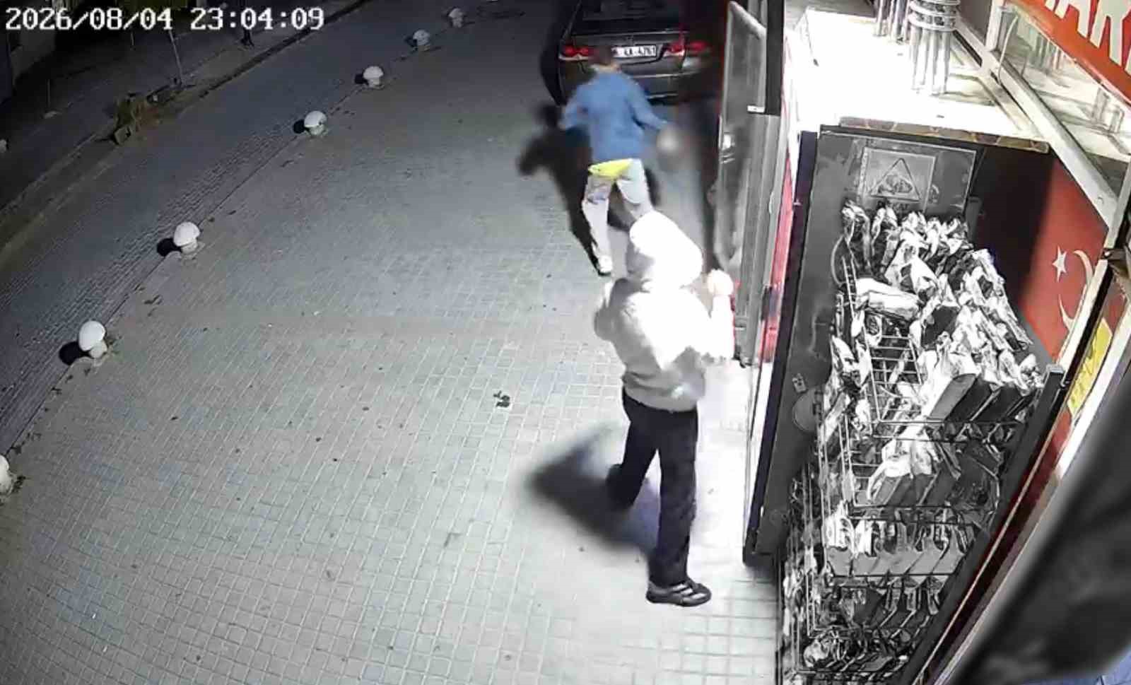 Sincan'da Çocukların Market Hırsızlığı Güvenlik Kamerasında