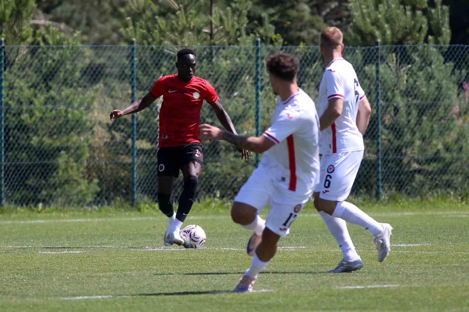 Gençlerbirliği ve Çorum FK, Golsüz Beraberlikle Hazırlık Maçını Tamamladı