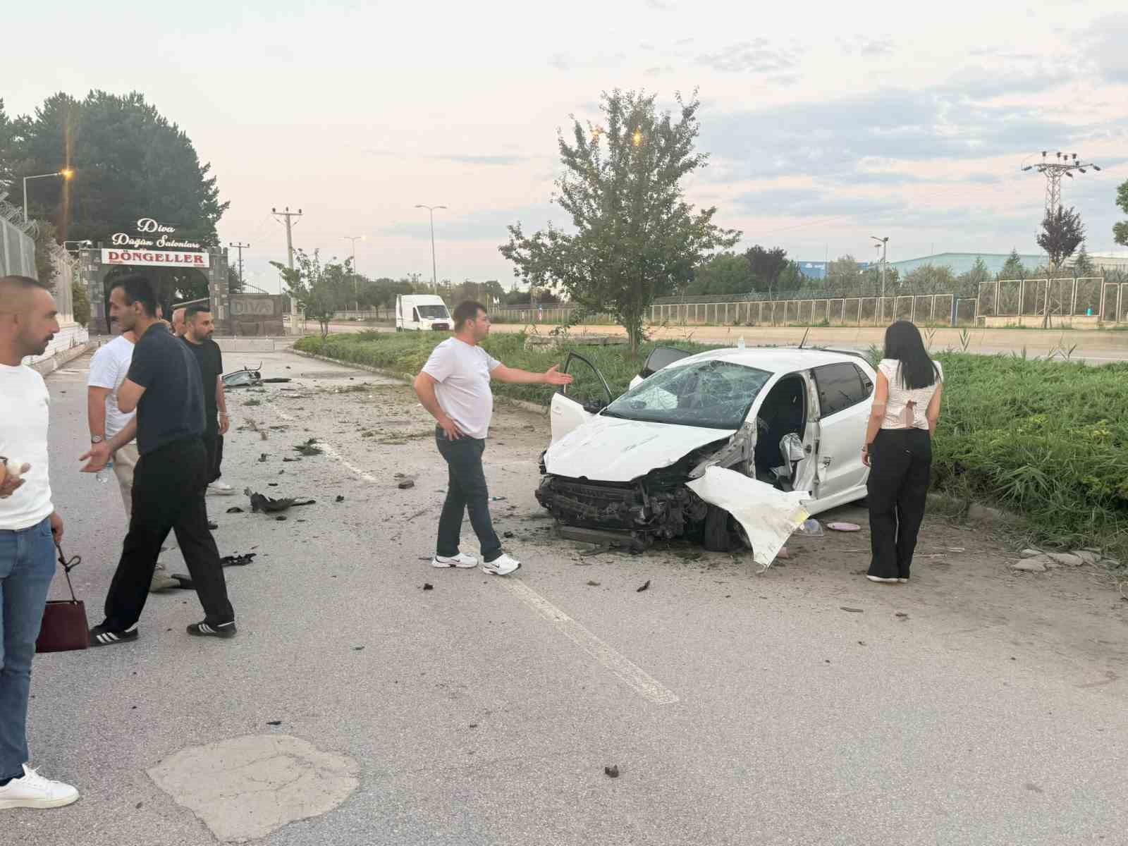 Ankara'da Kontrolden Çıkan Araç Takla Attı: İki Kişi Yaralandı