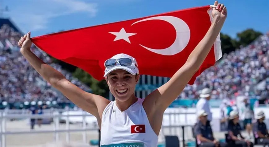 Bakan Bak, Avrupa Şampiyonu İlke Özyüksel Mihrioğlu'nu Tebrik Etti