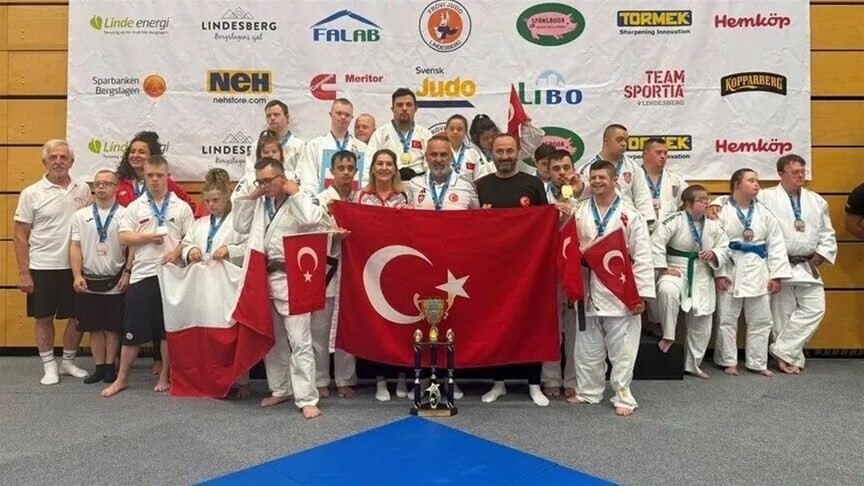 Gençlik ve Spor Bakanı Bak, Down Judo Milli Takımı'nı Kutladı