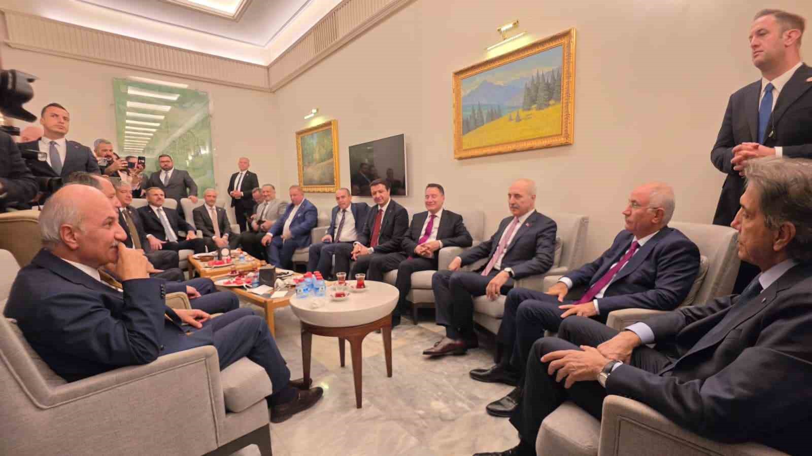 Kurtulmuş'tan TBMM'de Kulis Turu
