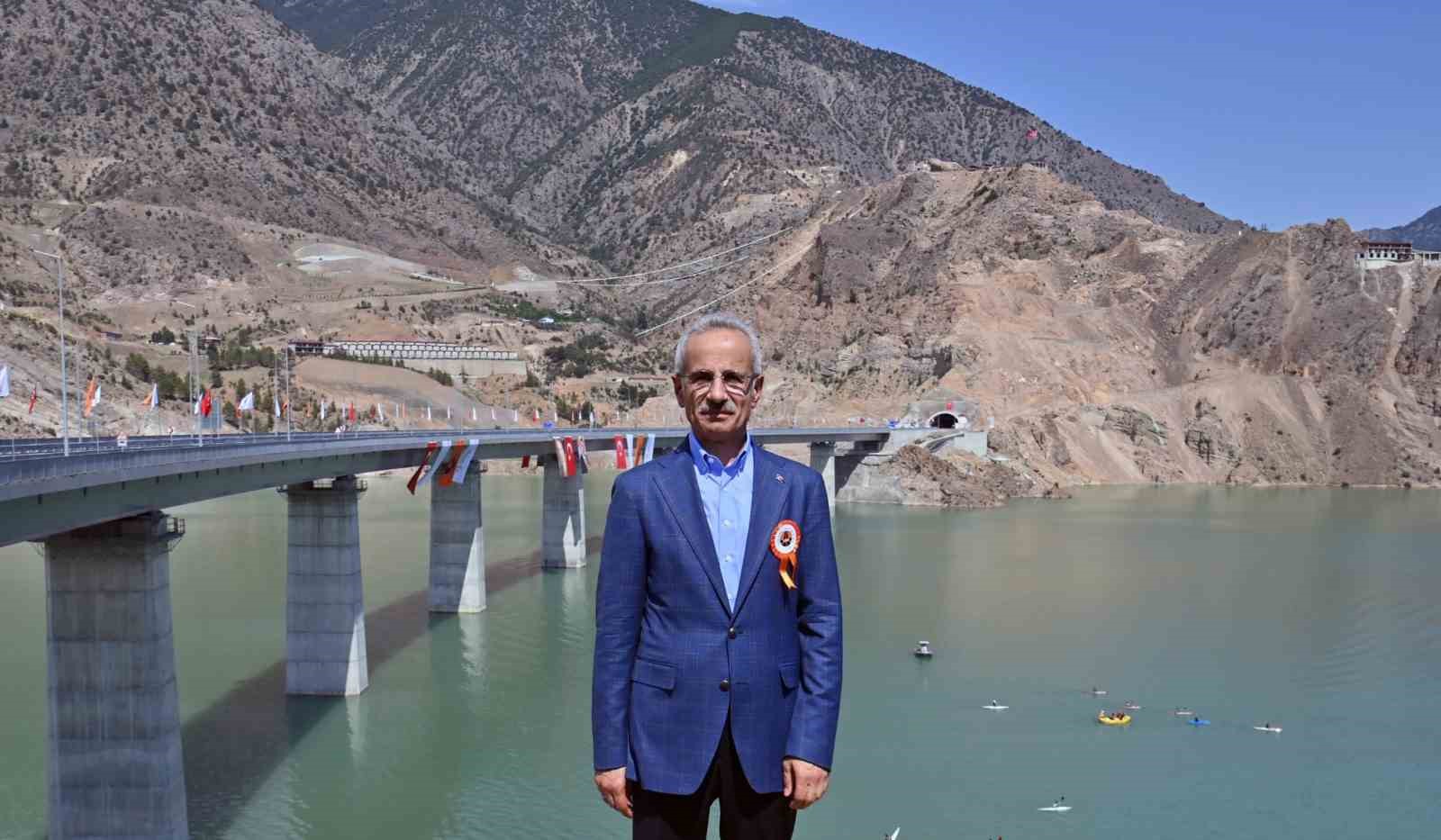 Bakan Uraloğlu: "Son 24 yılda 4 bin 272 yeni köprü inşa ettik"