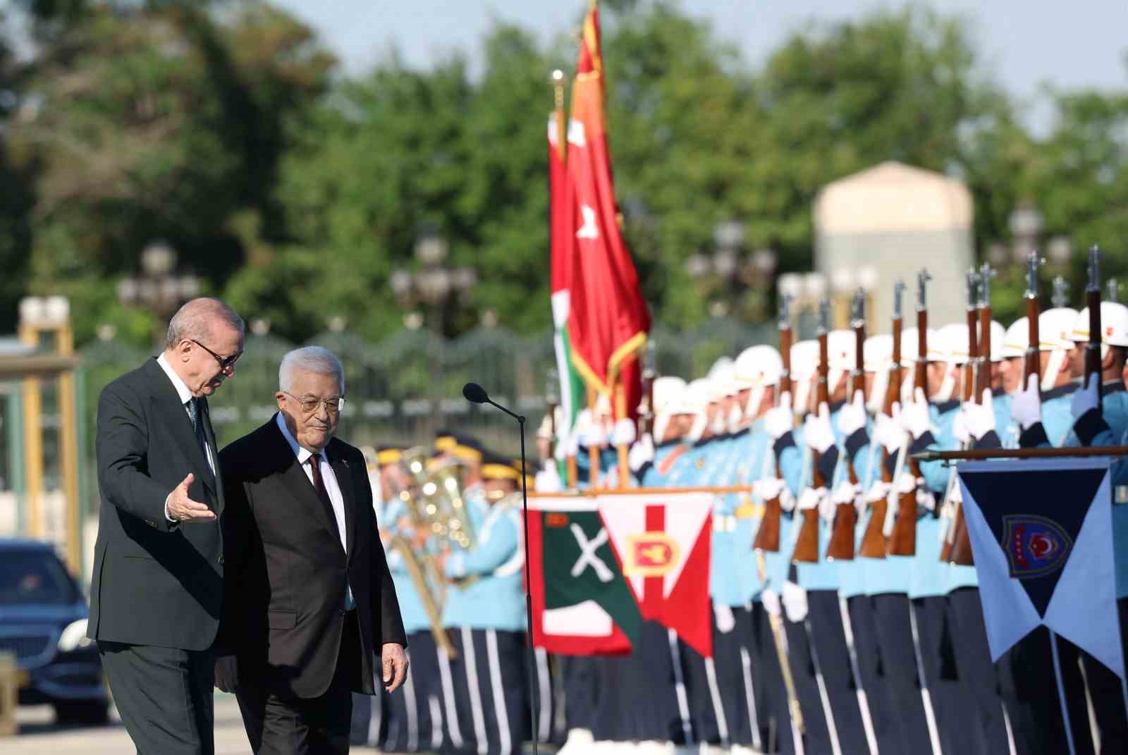 Cumhurbaşkanı Erdoğan, Filistin Devlet Başkanı Abbas'ı Coşkuyla Karşıladı