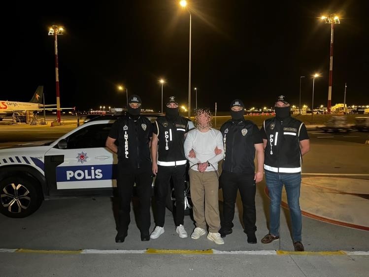 Suç örgütü lideri Serkan Kurtuluş Türkiye'ye getirildi!