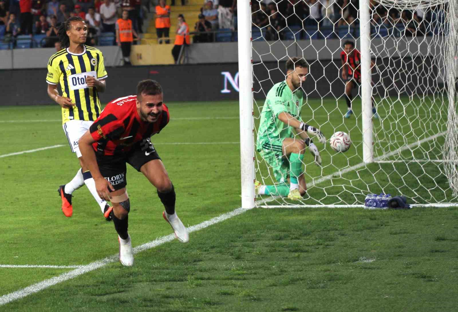 Gençlerbirliği, Fenerbahçe'yi 2-1 Geçti!