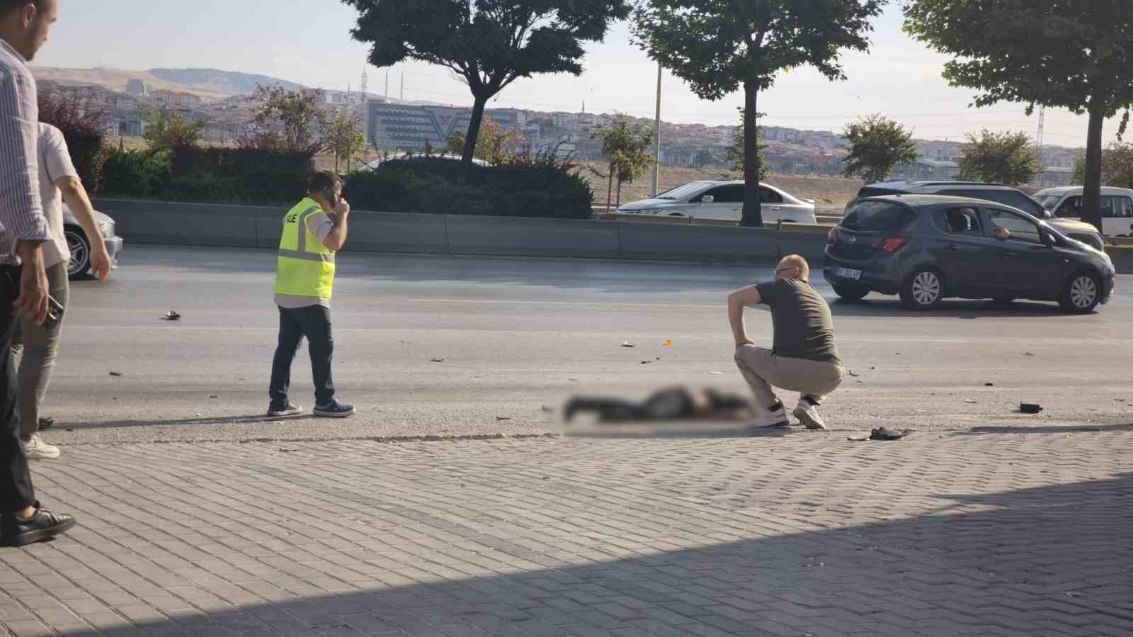 Ankara'da Otomobil ve Motosiklet Çarpıştı: İki Kişi Yaralandı
