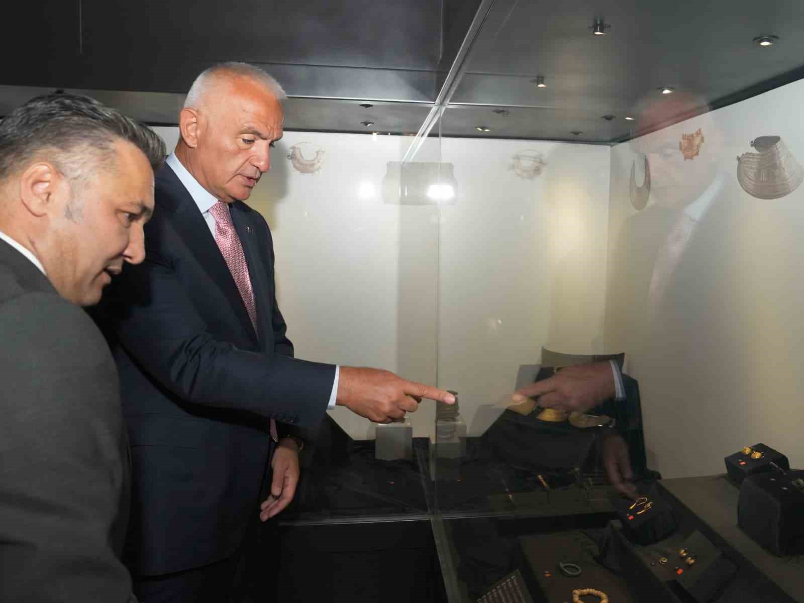 Ankara Etnografya Müzesi'nde Takı Sanatının 12 Bin Yıllık Hikayesi Sergileniyor