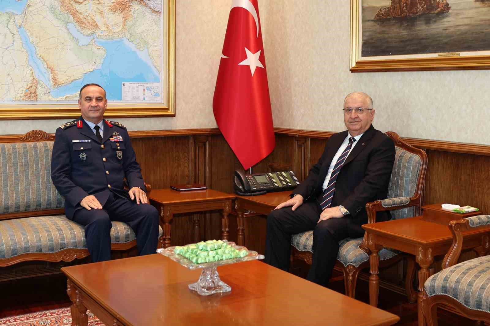 Bakan Güler, Hava Kuvvetleri Komutanı Dalkıran ile Bir Araya Geldi