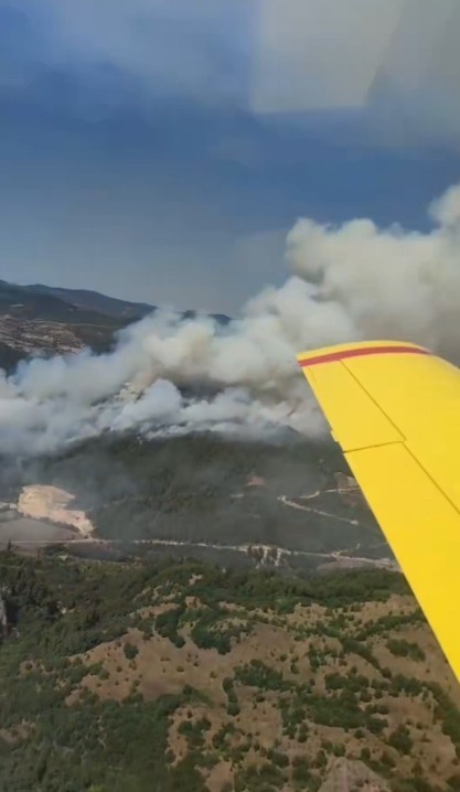 Balıkesir'deki Yangına Hızla Müdahale: 6 Uçak ve 6 Helikopter Görevde