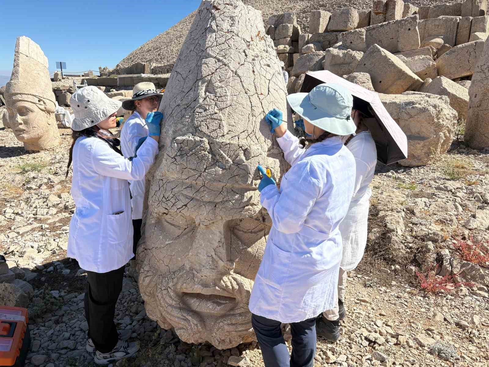 Nemrut Dağı'ndaki Heykellere Beş Yıllık Koruma Sözleşmesi