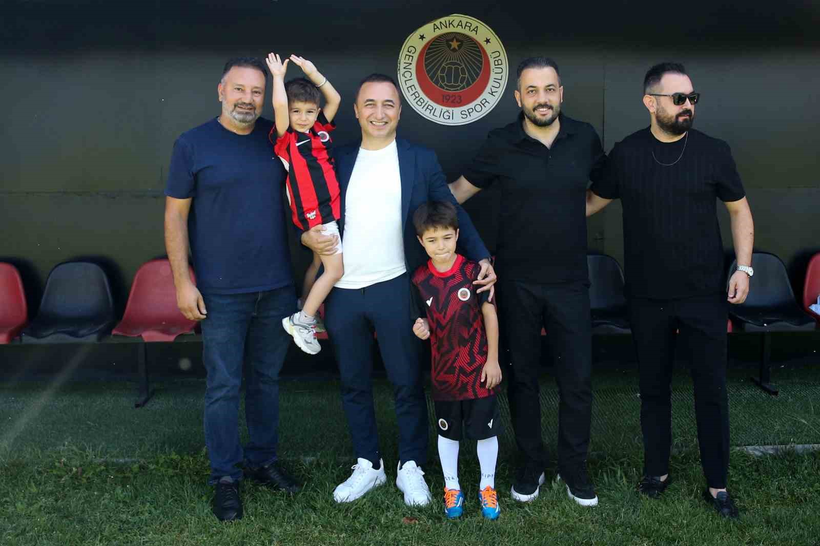 Gençlerbirliği'nden Baba Selami ve Minik Göktuğ'a Sıcak Karşılama