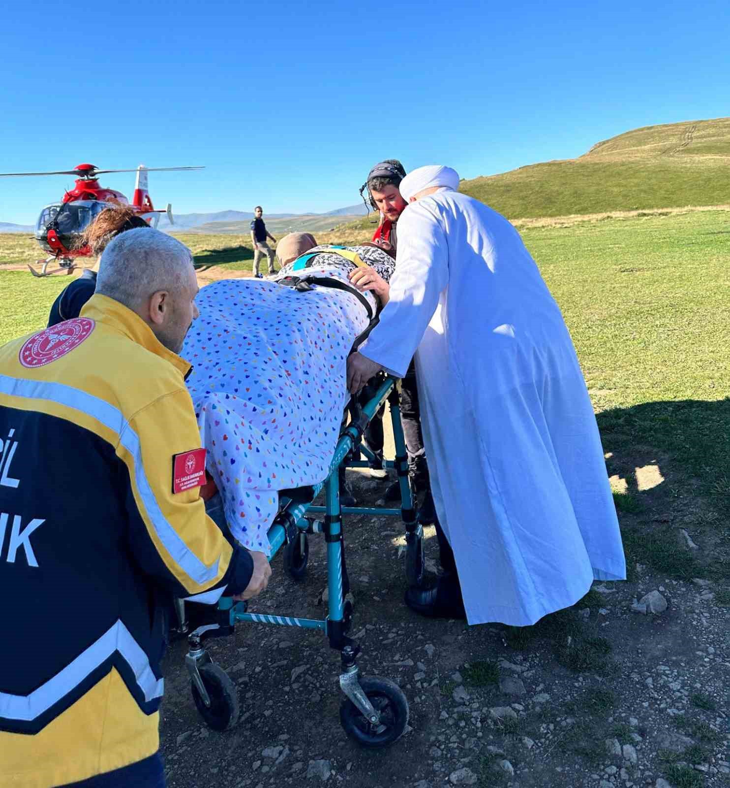 Eğrisu Yaylası’nda Düşen Kadın, Helikopterle Hastaneye Ulaştırıldı