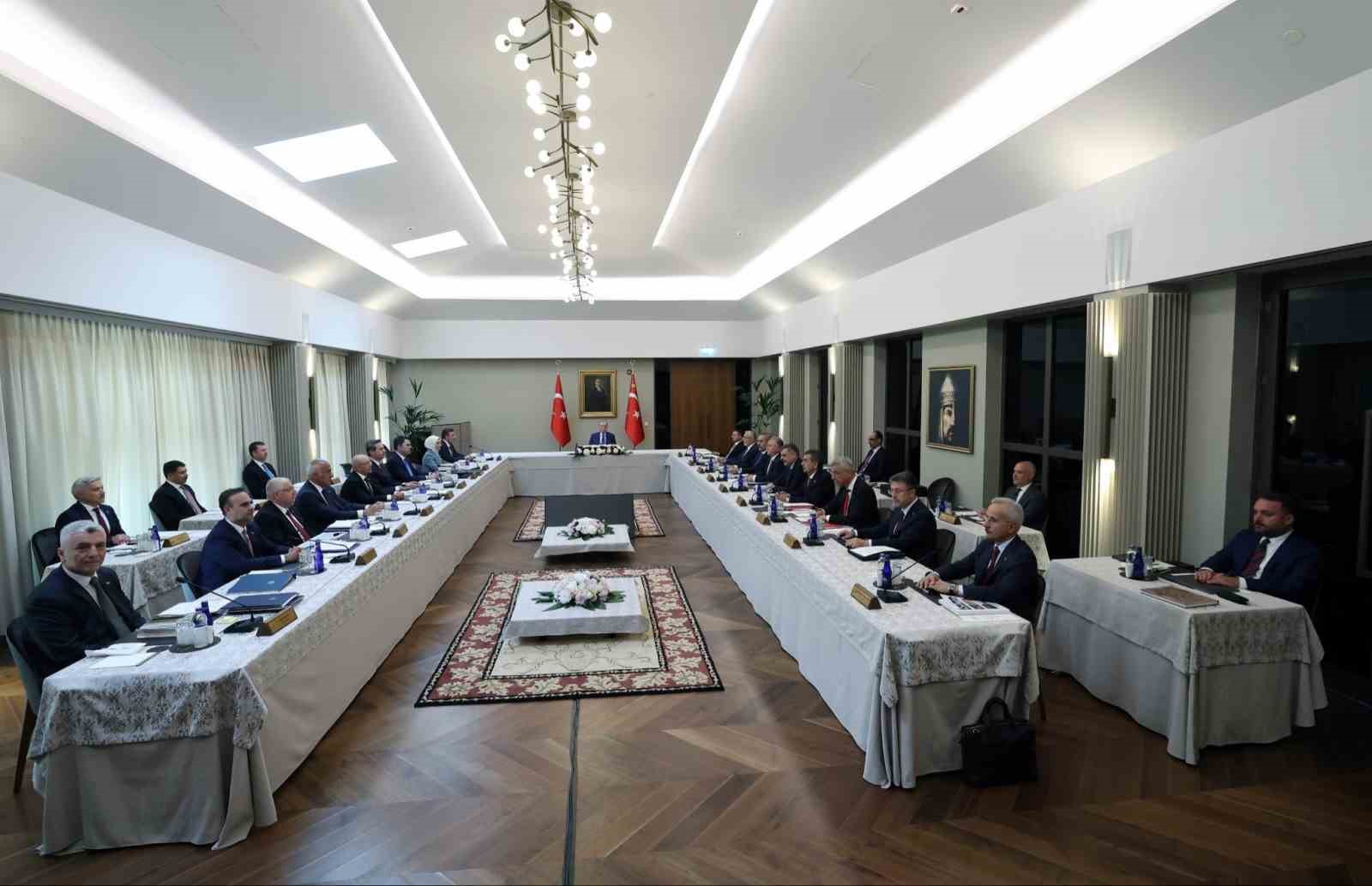 Bakan Kacır: "Türk Milleti, İnsanlık Değerlerinin Öncüsü Olmaya Devam Ediyor"