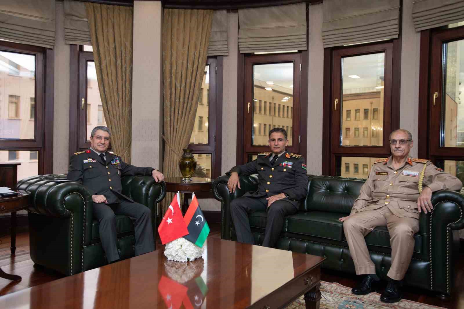 Libya Genelkurmay Başkanı Al-Namroush, Ankara'da Bayraktaroğlu ile Buluştu