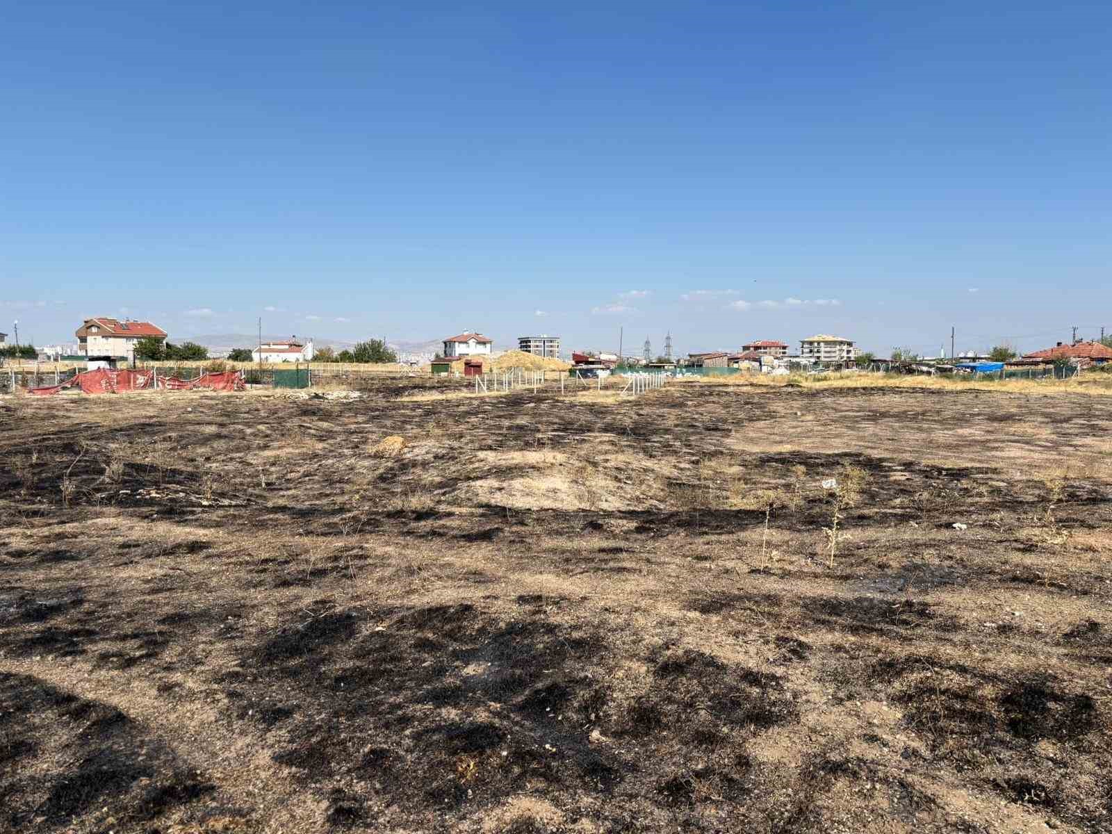 Ankara Sincan'da Otluk Alanda Yangın Kontrol Altına Alındı