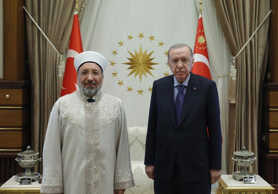 Erdoğan, Diyanet İşleri Başkanı Arpaguş ile Bir Araya Geldi