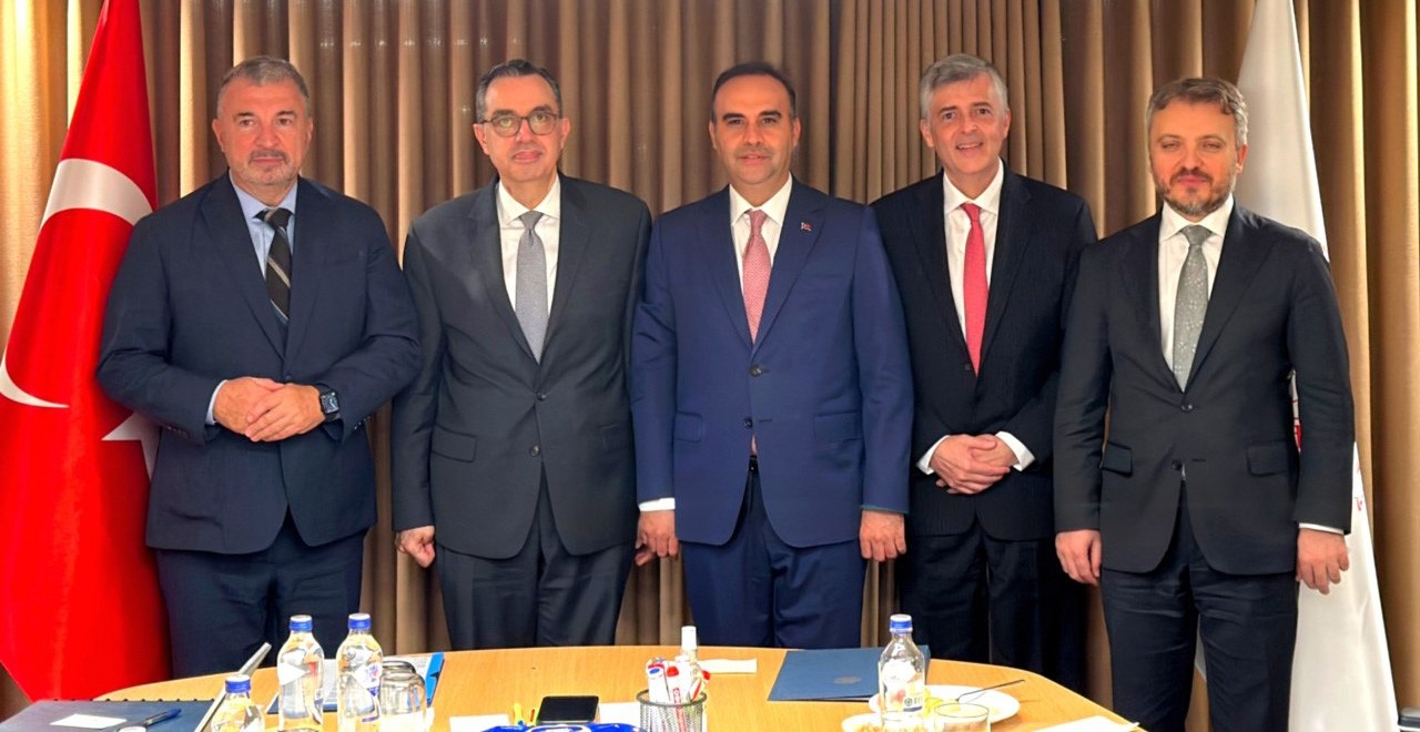 Bakan Kacır, IFC Heyeti ile Türkiye'nin Geleceğini Tartıştı