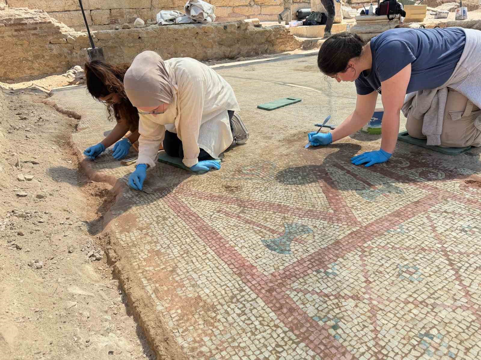 Pompeiopolis’te Tarihin İzleri: 105 Metrekarelik Mozaik Gün Yüzüne Çıktı